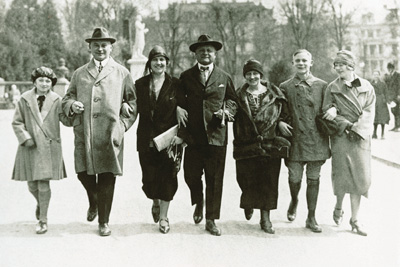 AvJ inmitten seiner Freunde 1924 Wiesbaden Foto Alexej von Jawlensky Archiv S A